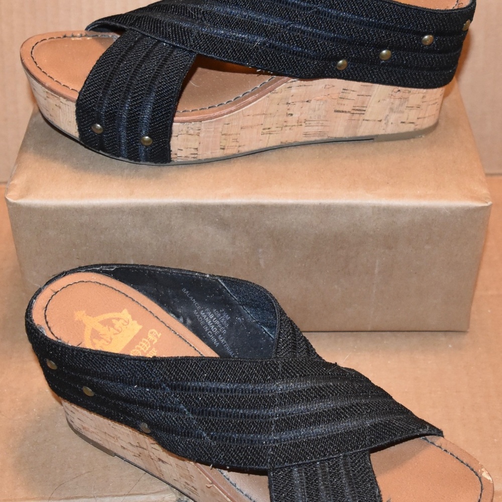 WOMEN'S CROWN VINTAGE WEDGES SIZE 7.5